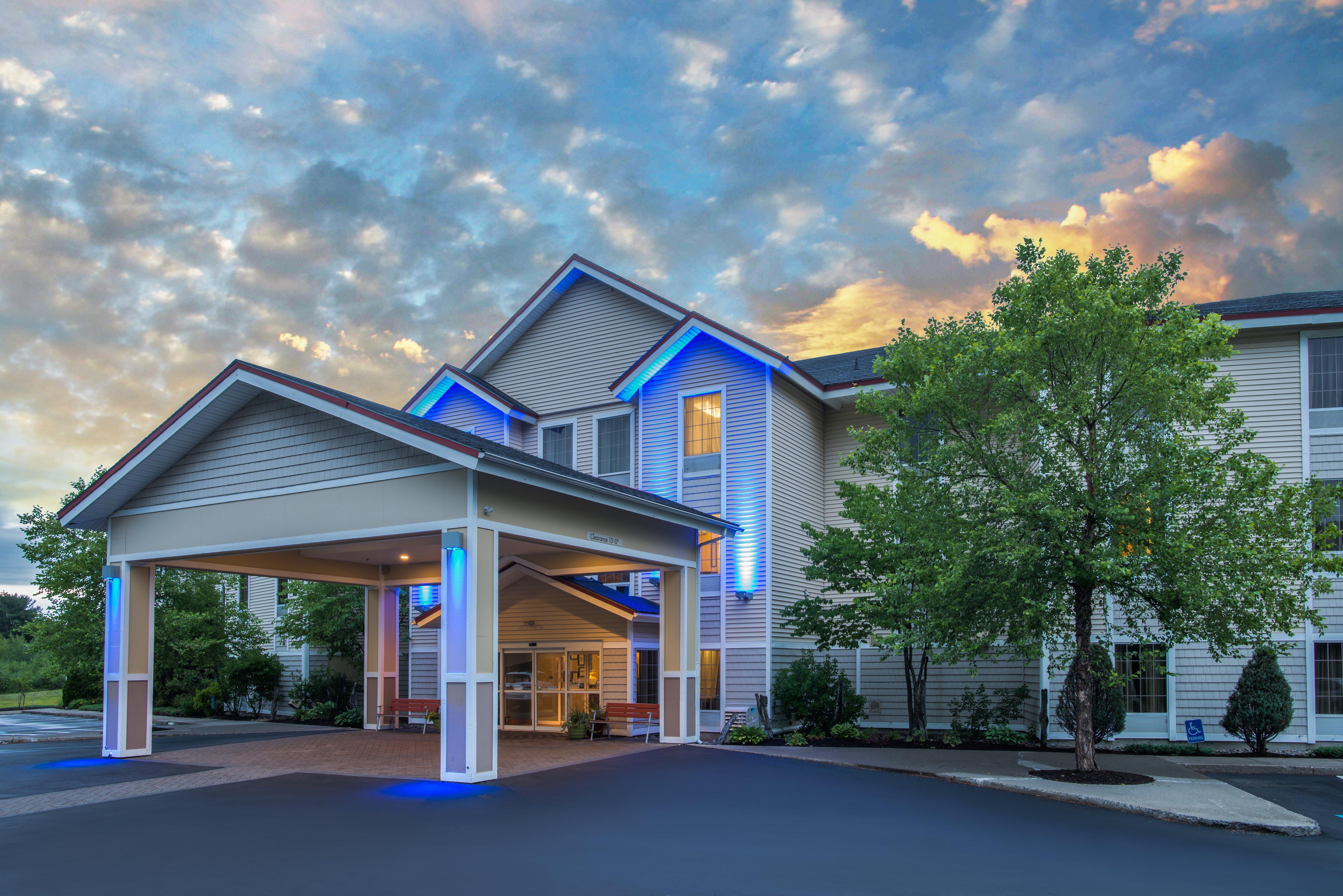 Holiday Inn Express Hotel & Suites Brattleboro By Ihg Екстер'єр фото