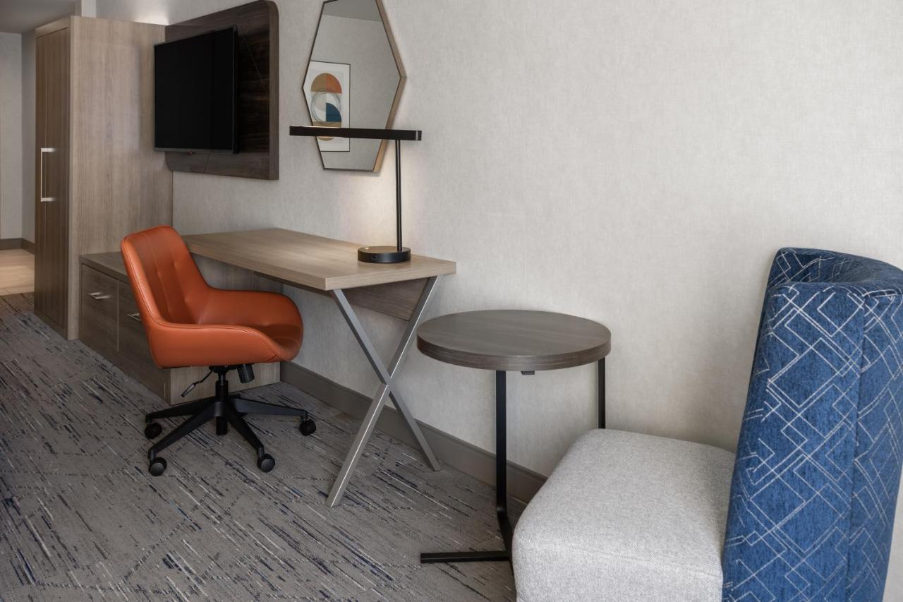 Holiday Inn Express Hotel & Suites Brattleboro By Ihg Екстер'єр фото