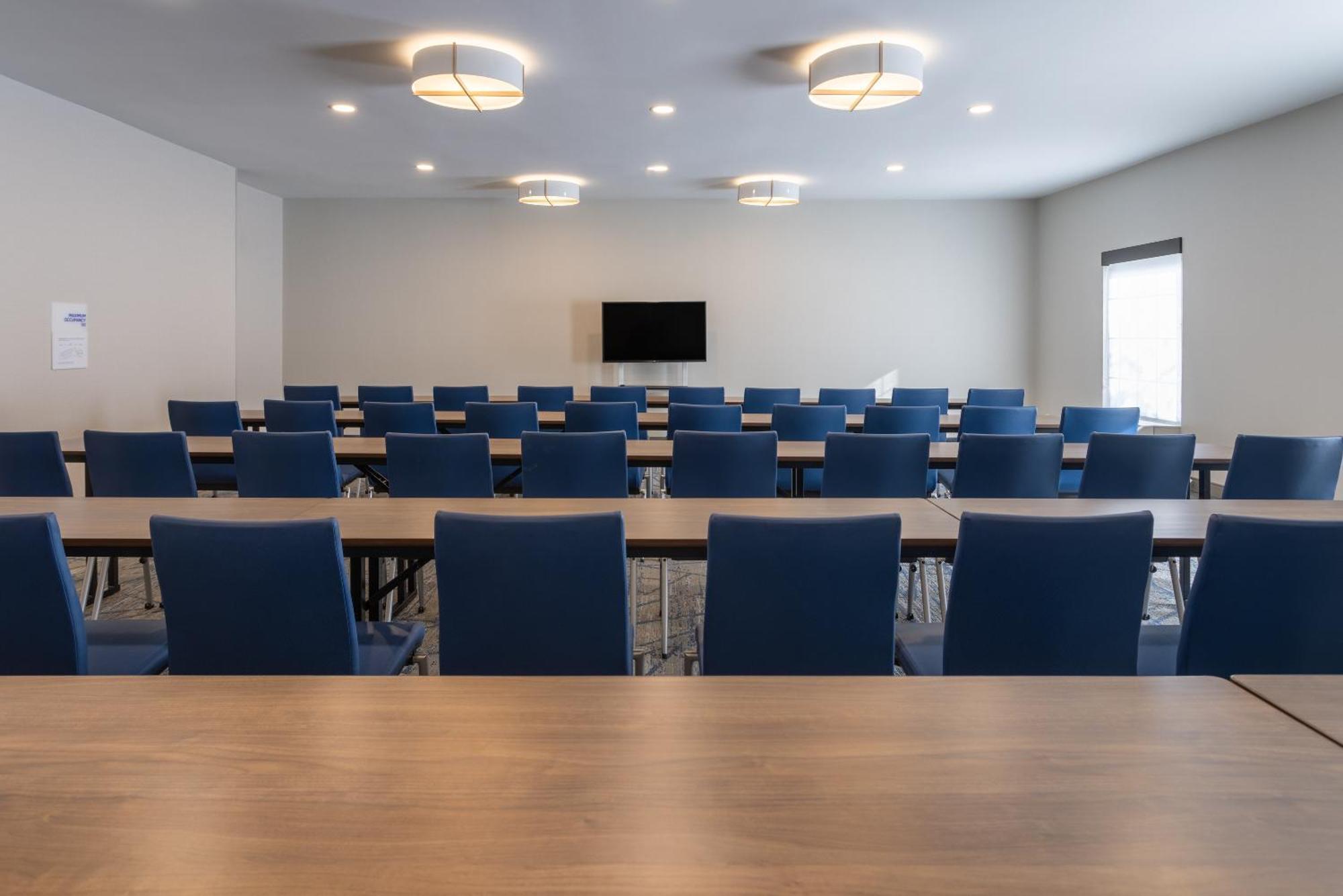 Holiday Inn Express Hotel & Suites Brattleboro By Ihg Екстер'єр фото