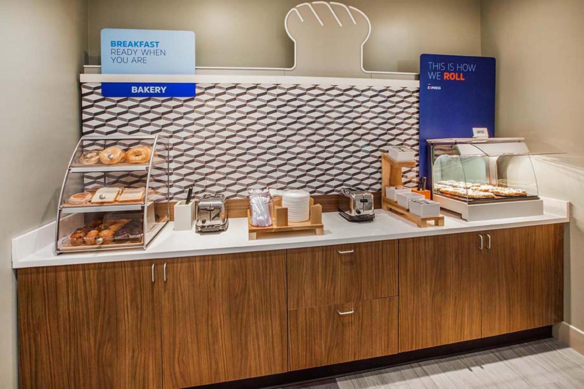 Holiday Inn Express Hotel & Suites Brattleboro By Ihg Екстер'єр фото