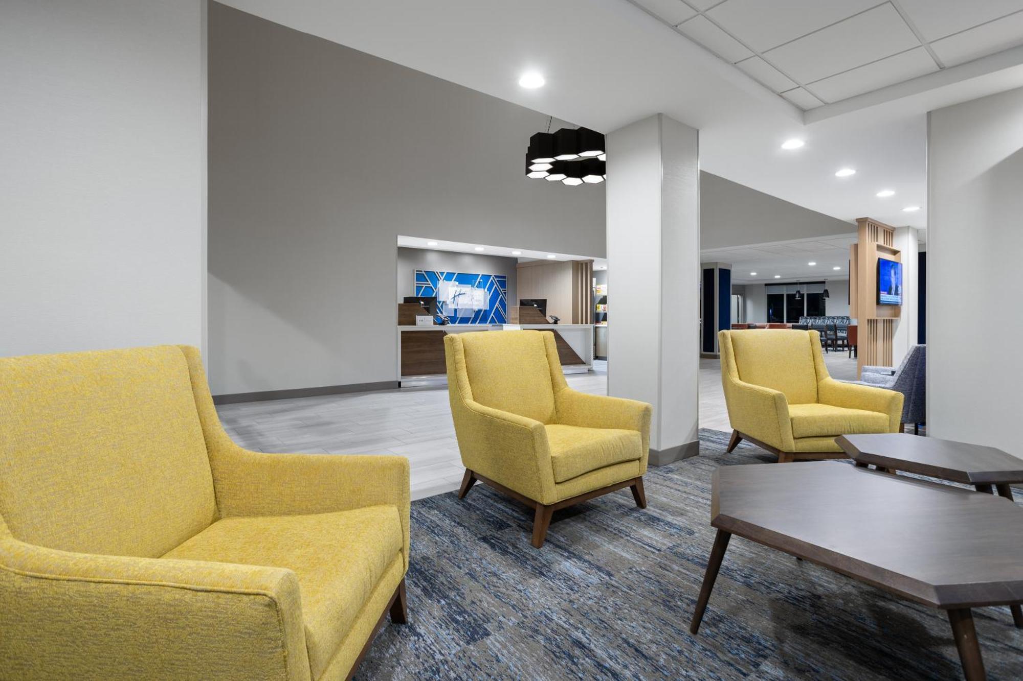 Holiday Inn Express Hotel & Suites Brattleboro By Ihg Екстер'єр фото