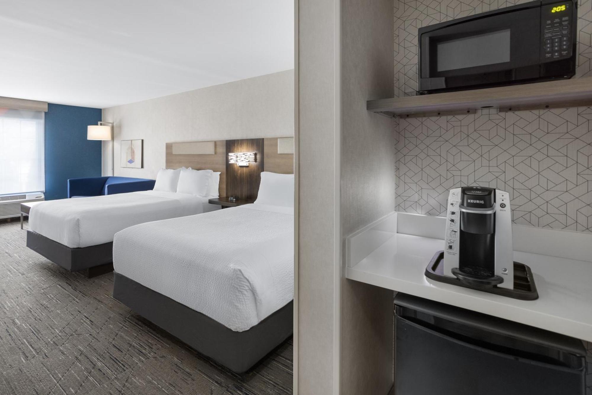 Holiday Inn Express Hotel & Suites Brattleboro By Ihg Екстер'єр фото