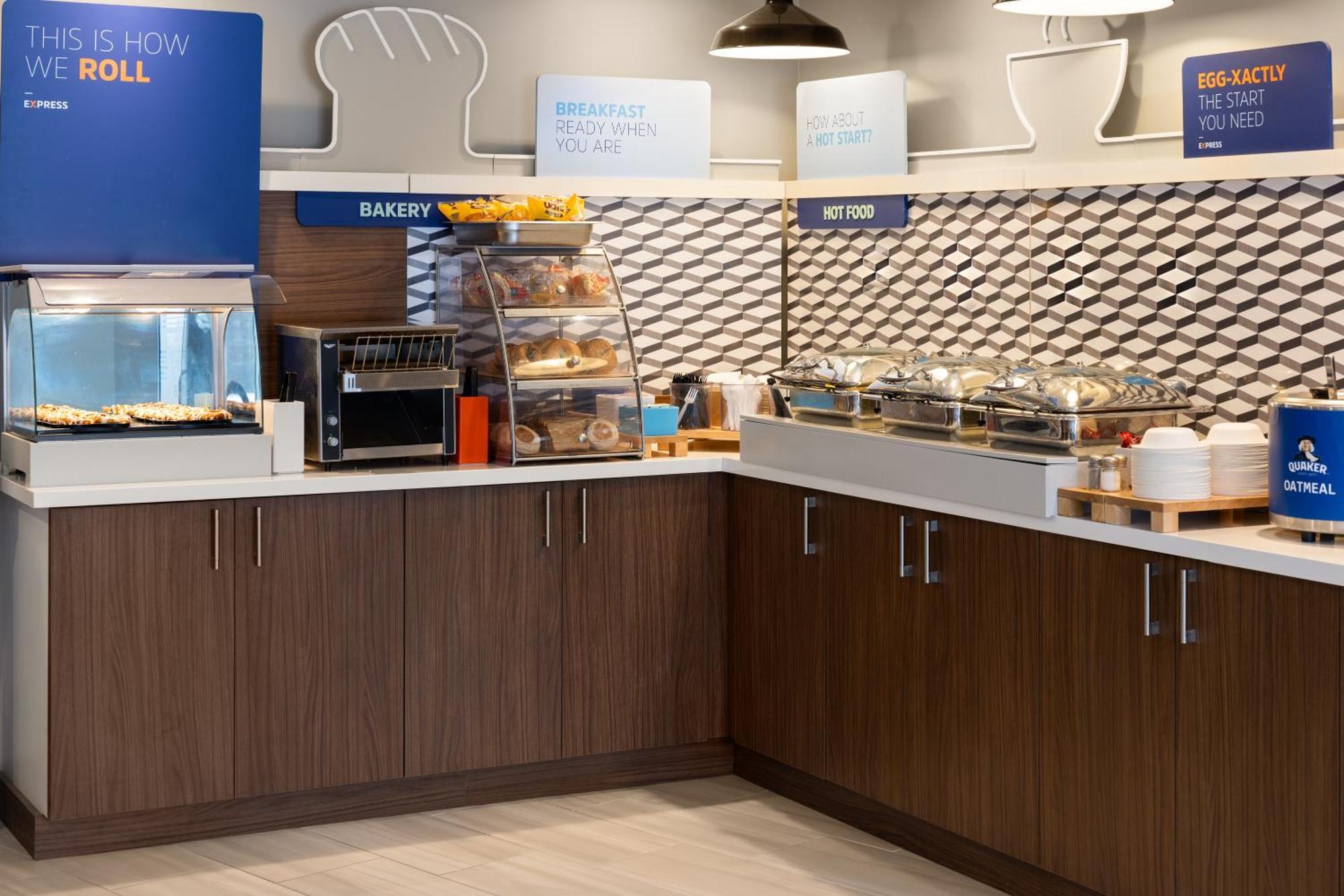 Holiday Inn Express Hotel & Suites Brattleboro By Ihg Екстер'єр фото