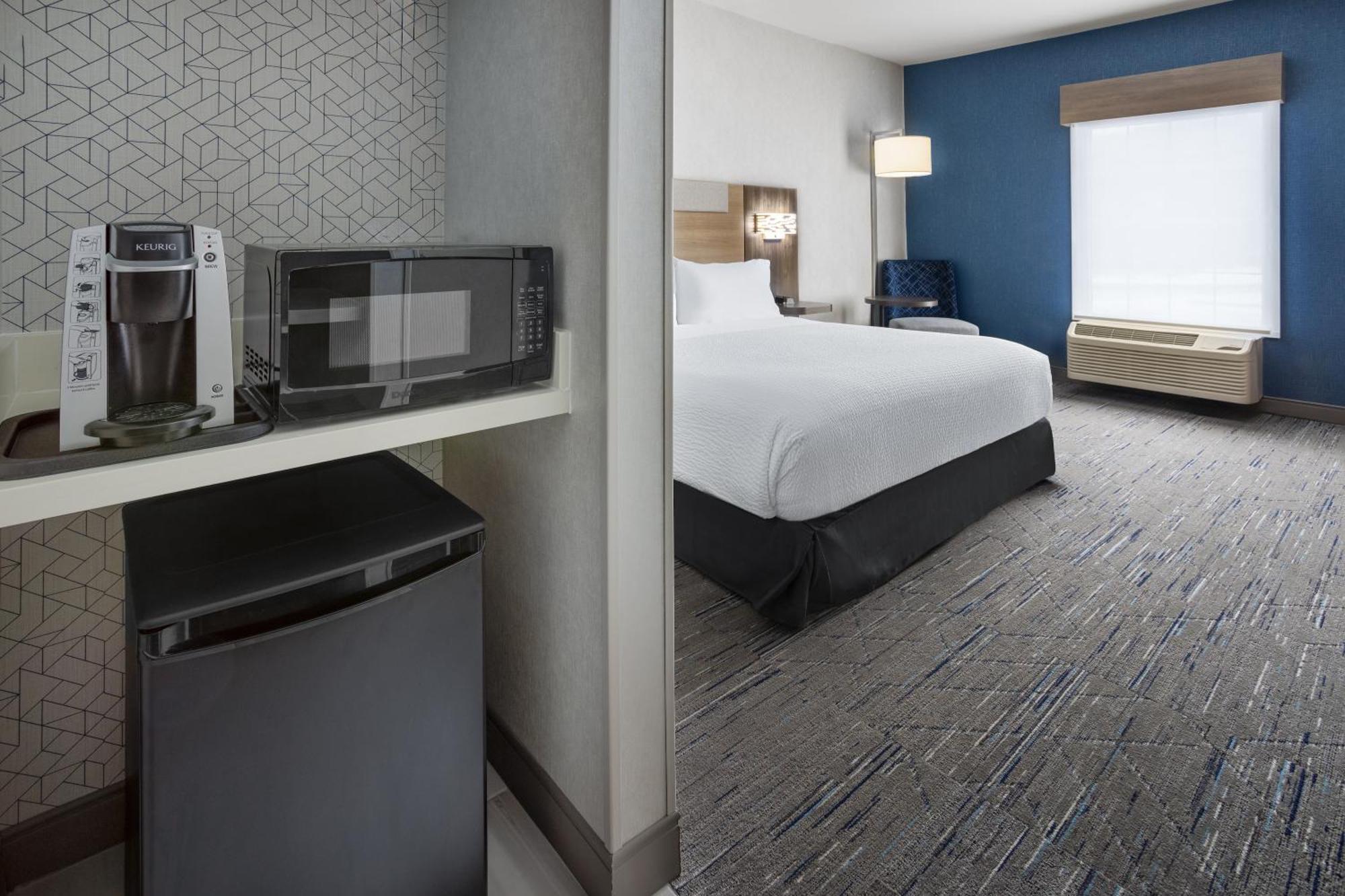 Holiday Inn Express Hotel & Suites Brattleboro By Ihg Екстер'єр фото