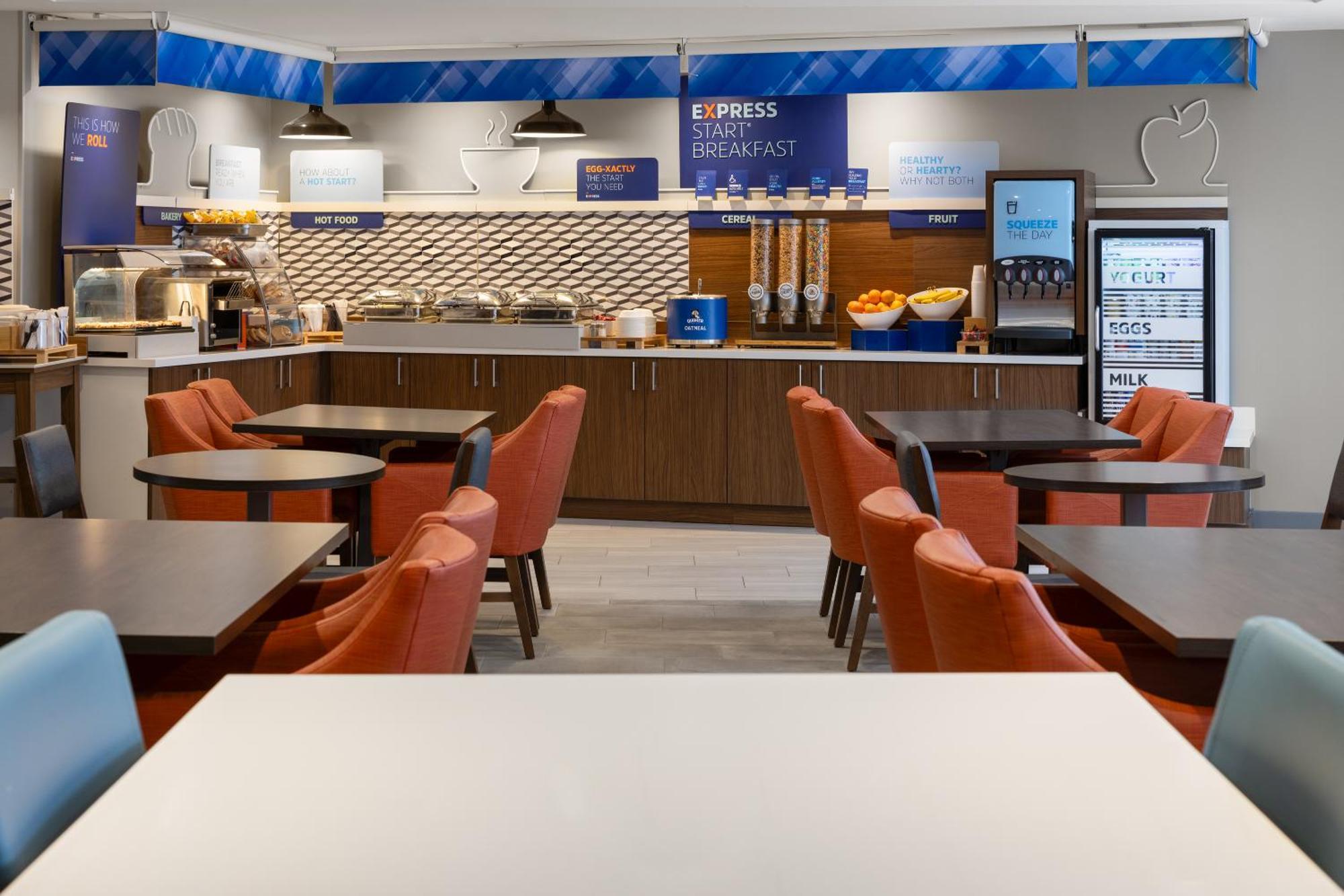 Holiday Inn Express Hotel & Suites Brattleboro By Ihg Екстер'єр фото