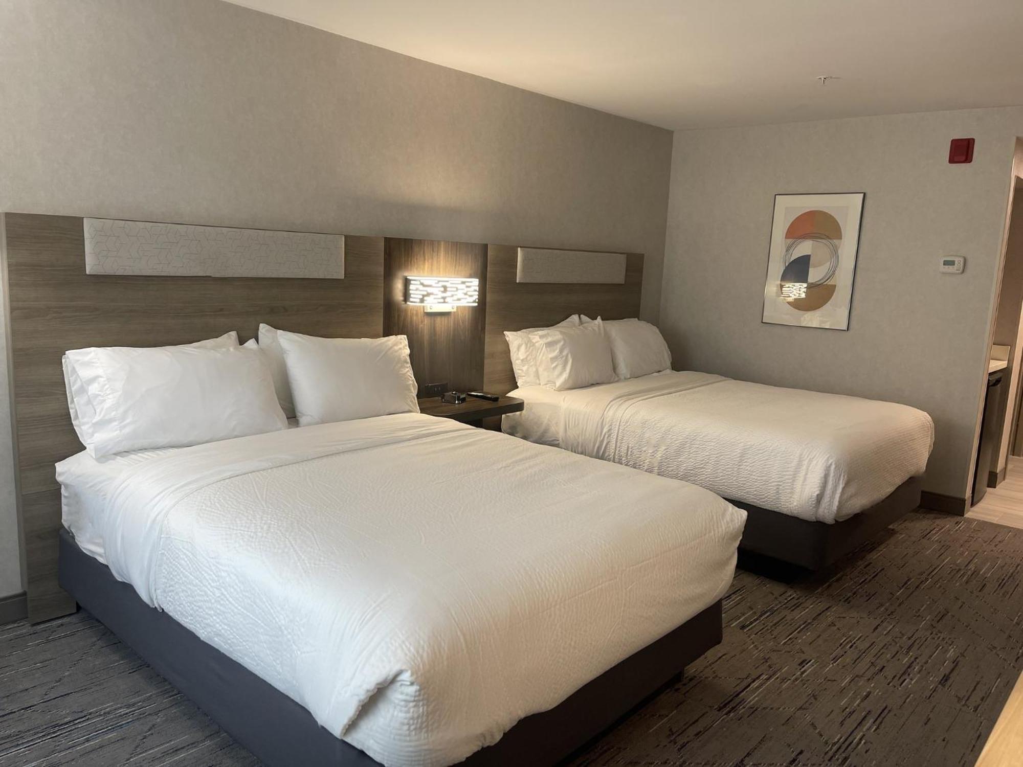 Holiday Inn Express Hotel & Suites Brattleboro By Ihg Екстер'єр фото