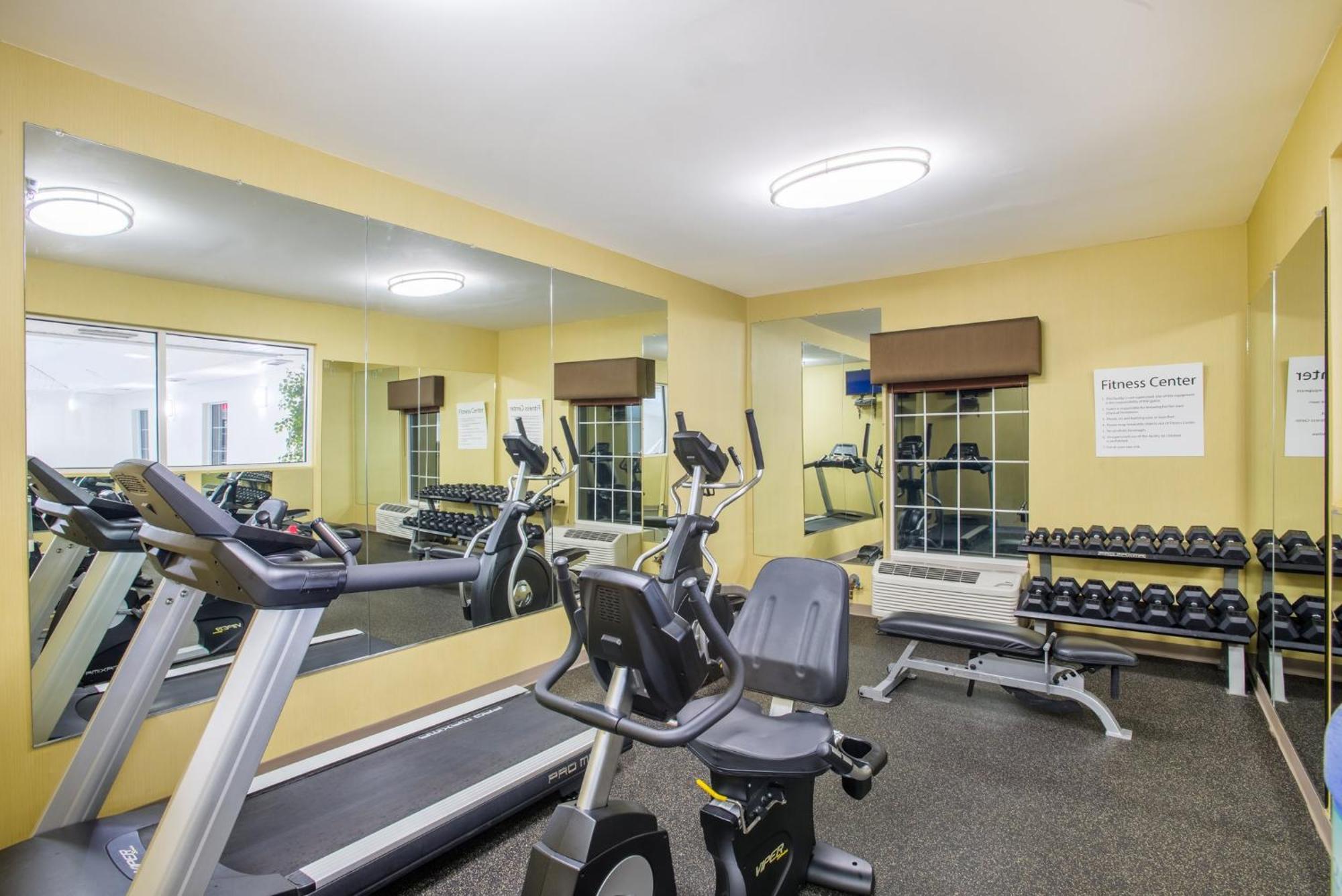 Holiday Inn Express Hotel & Suites Brattleboro By Ihg Екстер'єр фото