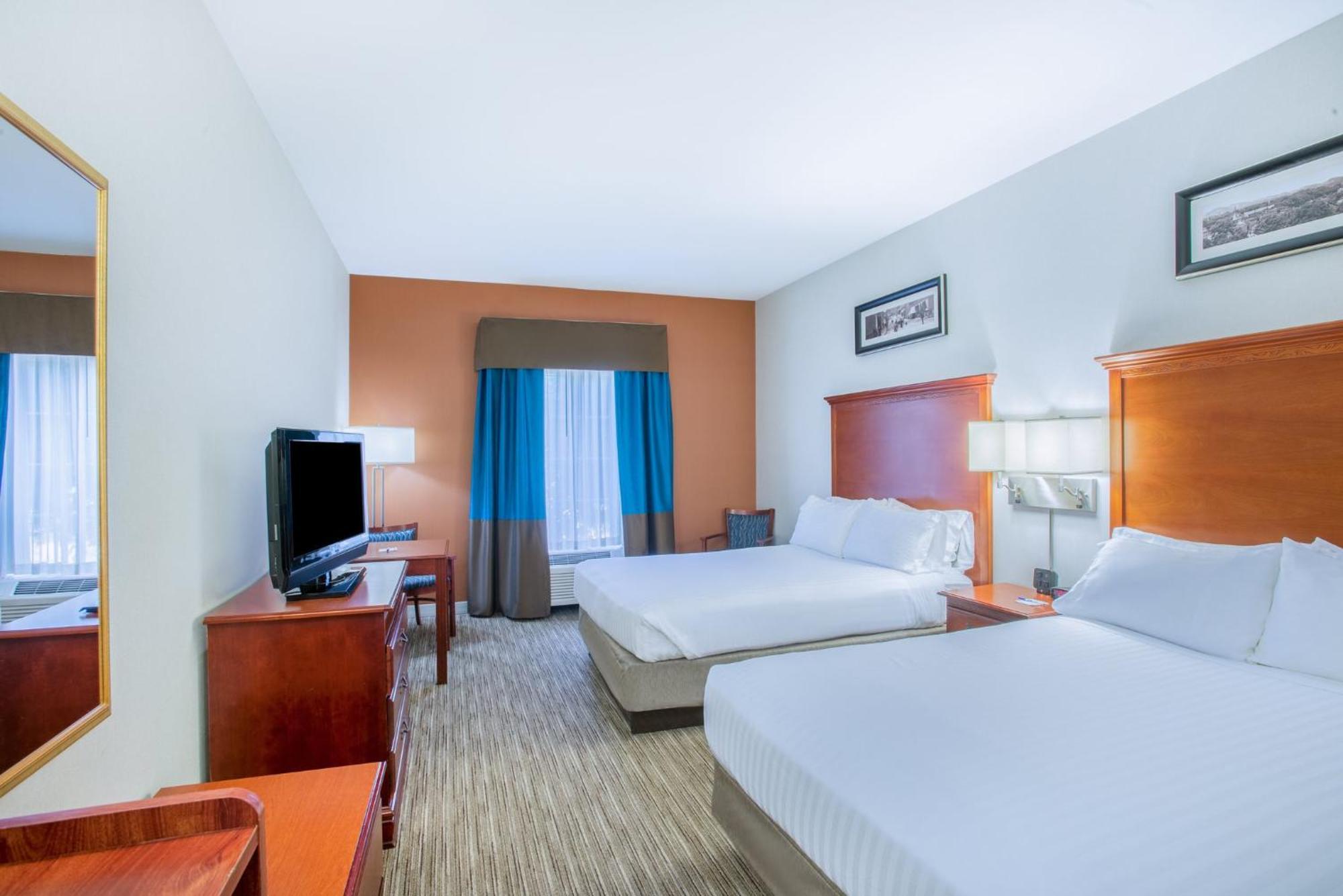 Holiday Inn Express Hotel & Suites Brattleboro By Ihg Екстер'єр фото