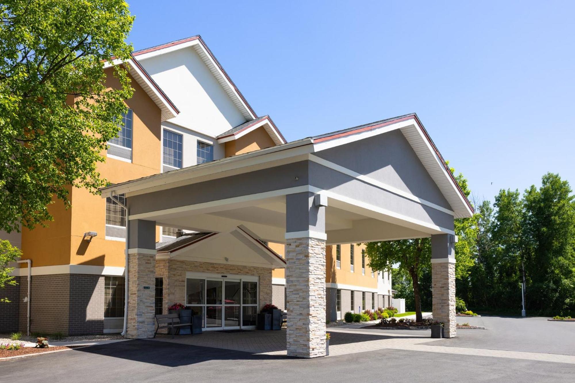 Holiday Inn Express Hotel & Suites Brattleboro By Ihg Екстер'єр фото