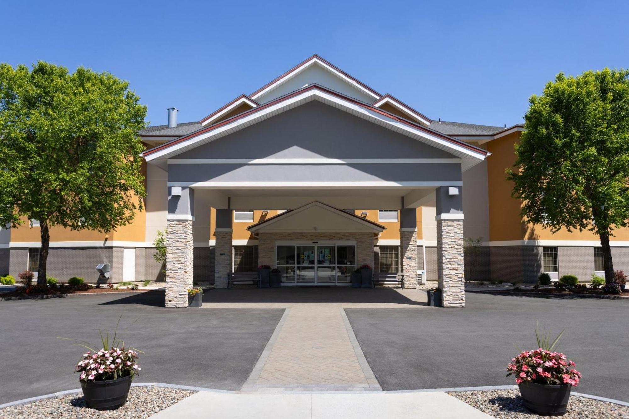 Holiday Inn Express Hotel & Suites Brattleboro By Ihg Екстер'єр фото