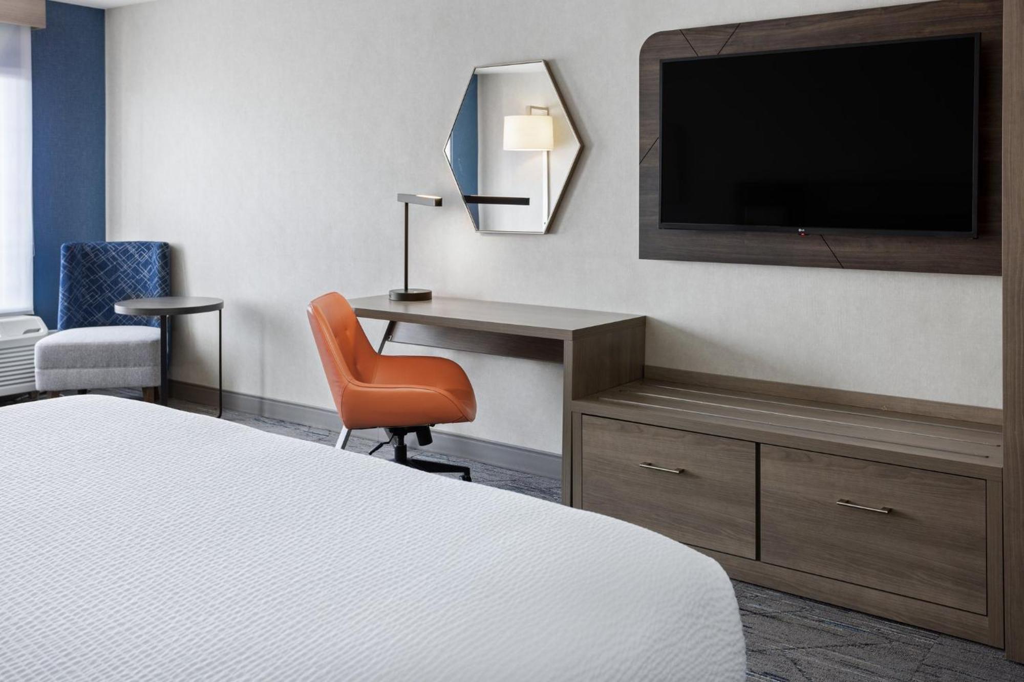 Holiday Inn Express Hotel & Suites Brattleboro By Ihg Екстер'єр фото