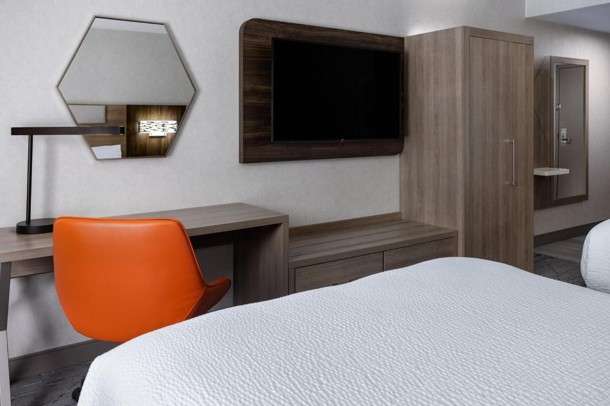 Holiday Inn Express Hotel & Suites Brattleboro By Ihg Екстер'єр фото