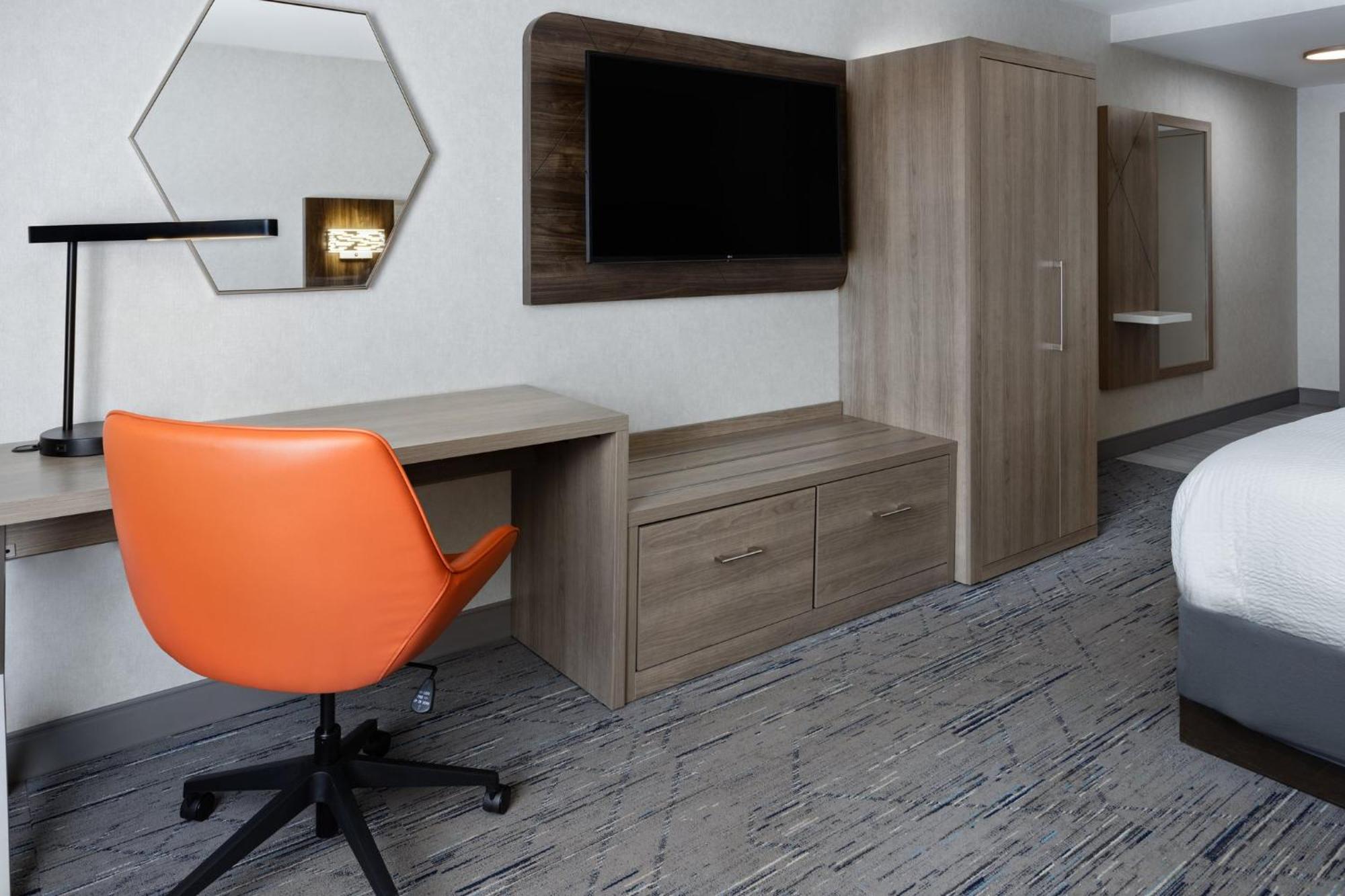 Holiday Inn Express Hotel & Suites Brattleboro By Ihg Екстер'єр фото