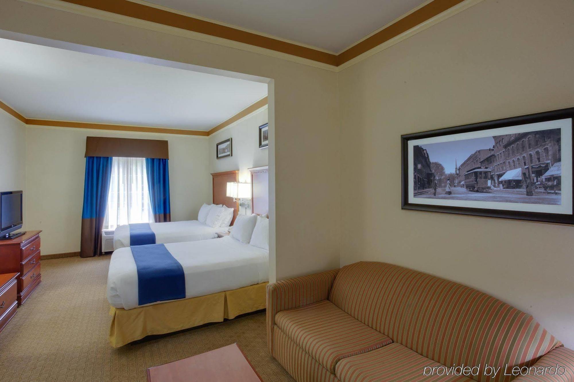 Holiday Inn Express Hotel & Suites Brattleboro, An Ihg Hotel Екстер'єр фото